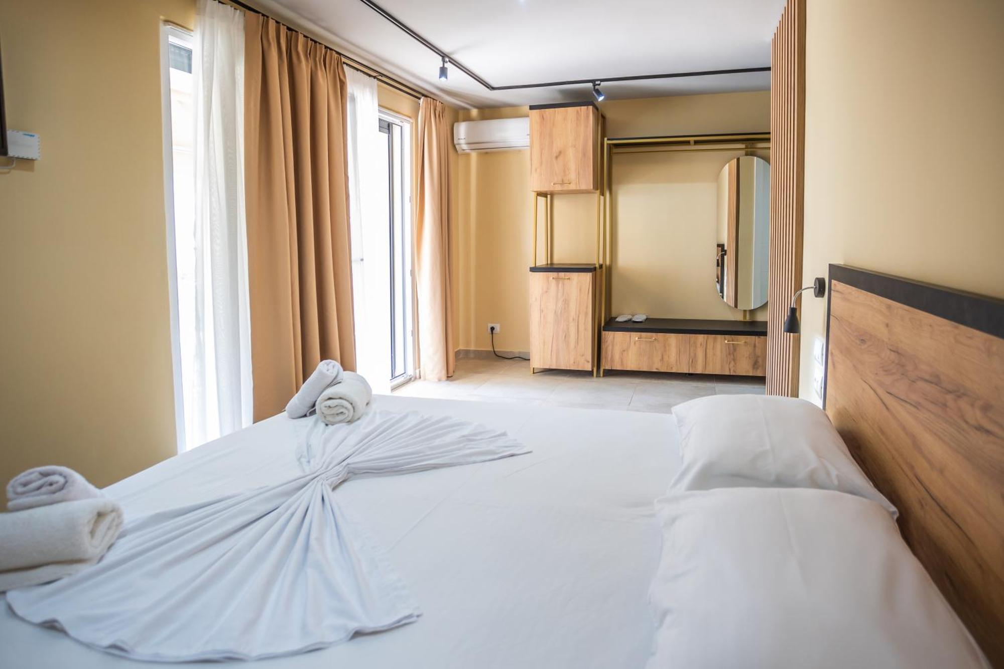 The Blue Wave Hotel Химара Экстерьер фото
