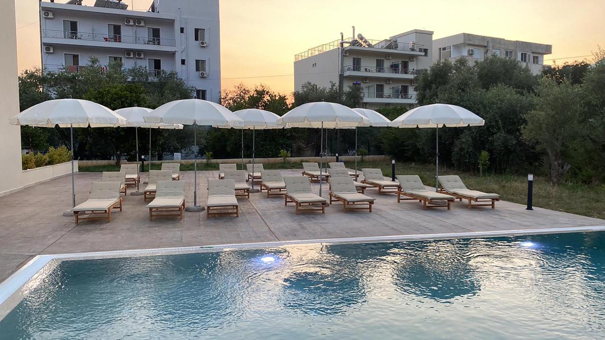 The Blue Wave Hotel Химара Экстерьер фото