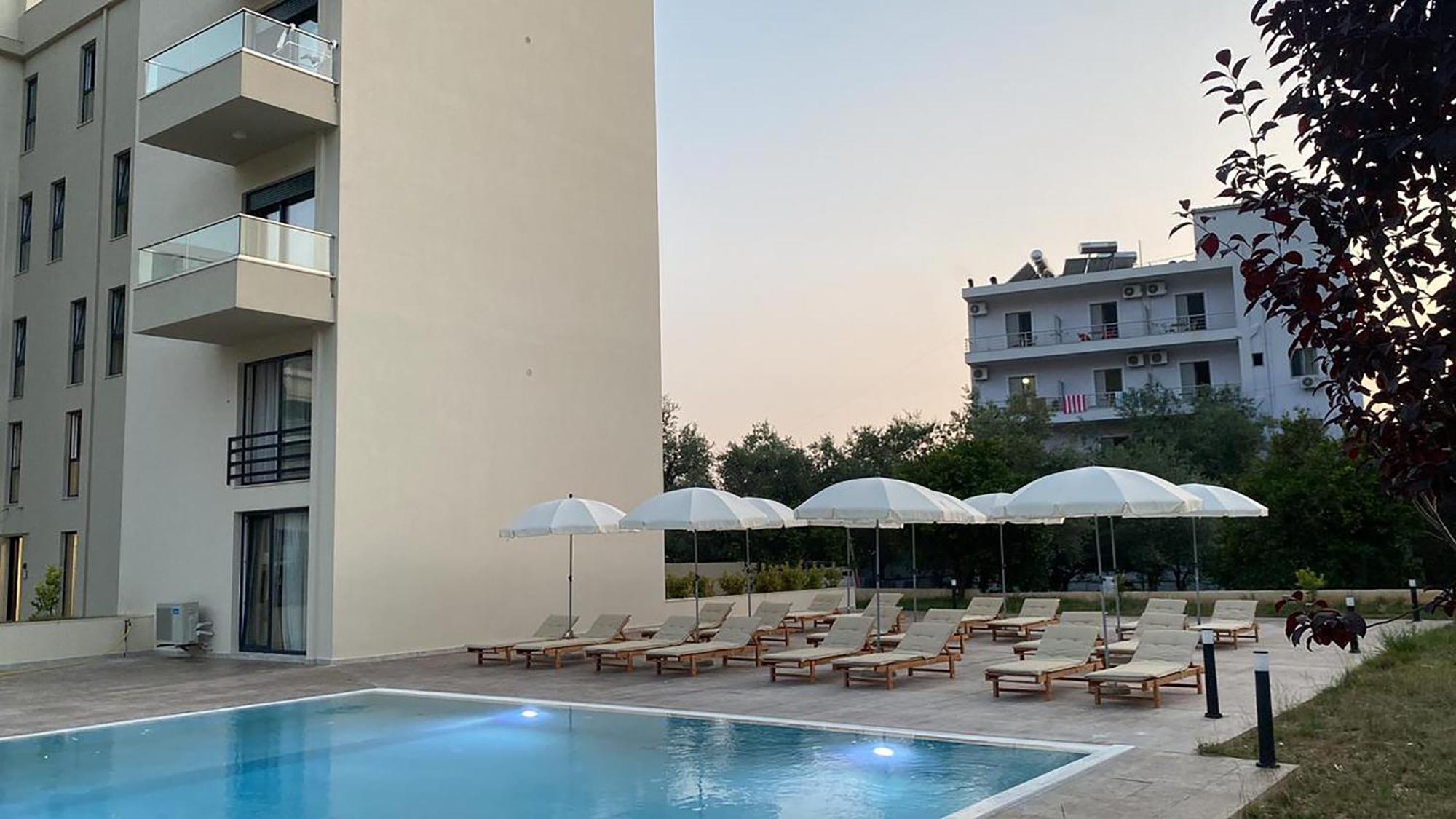 The Blue Wave Hotel Химара Экстерьер фото