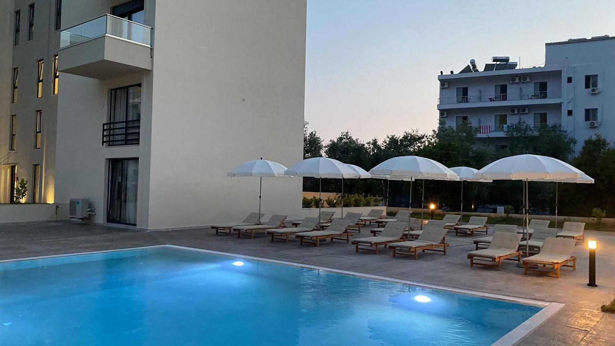 The Blue Wave Hotel Химара Экстерьер фото